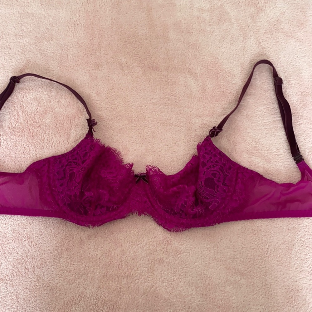 Victoria Secret sexy fuchsia lace bra